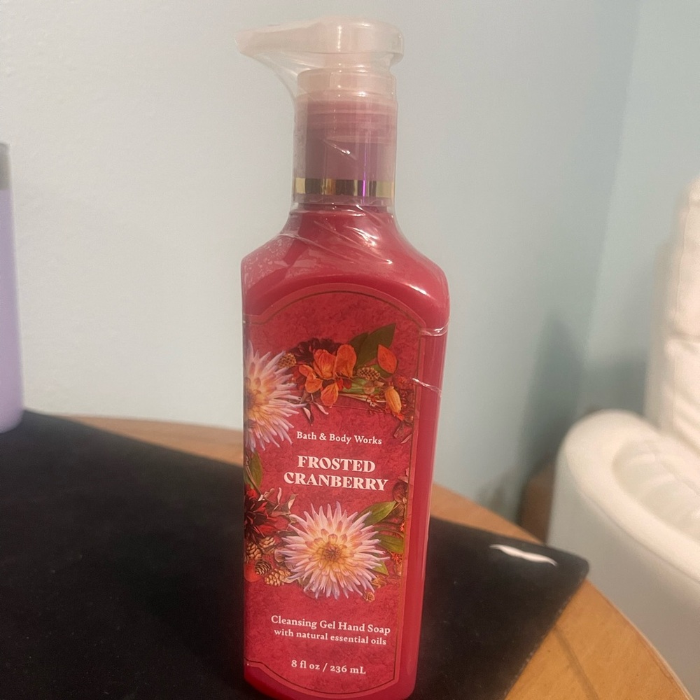 Bath & Body Works , Cleansing Gel Hand Soap, FROSTED CRANBERRY 8oz.